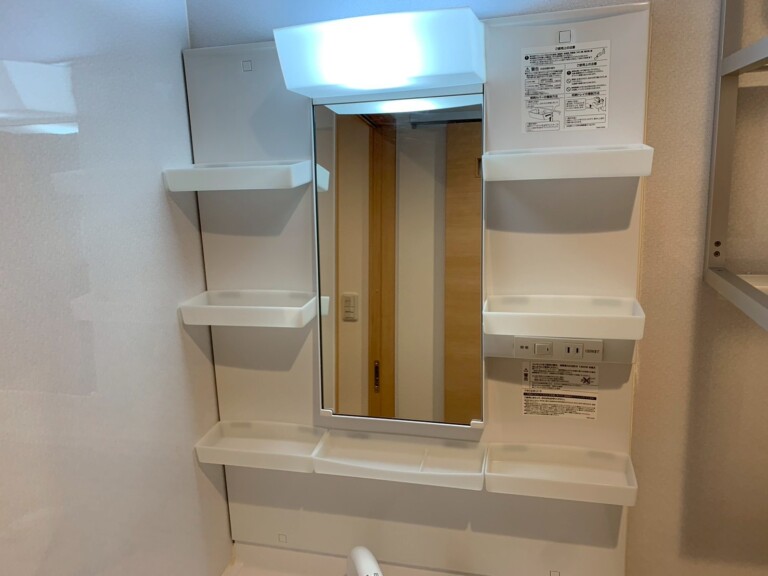 宝塚市清荒神の空室クリーニング 洗面まわりを清掃した様子