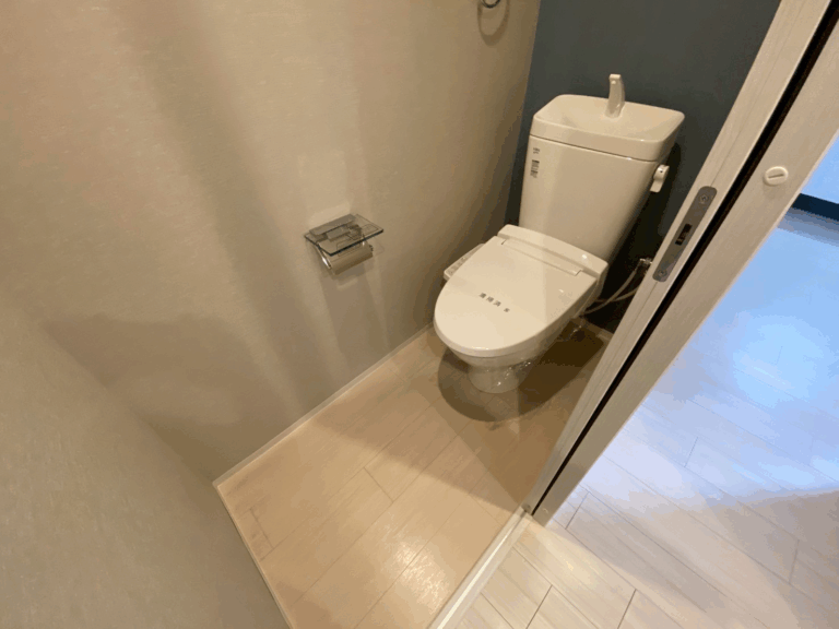 宝塚市中山台の退去後清掃 トイレまわりを清掃した様子