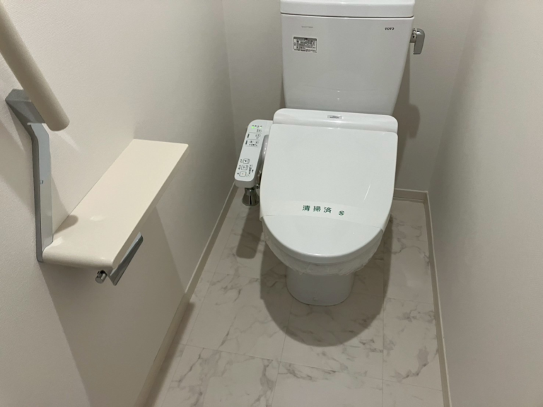 宝塚市武庫川の退去後マンション トイレを清掃した様子