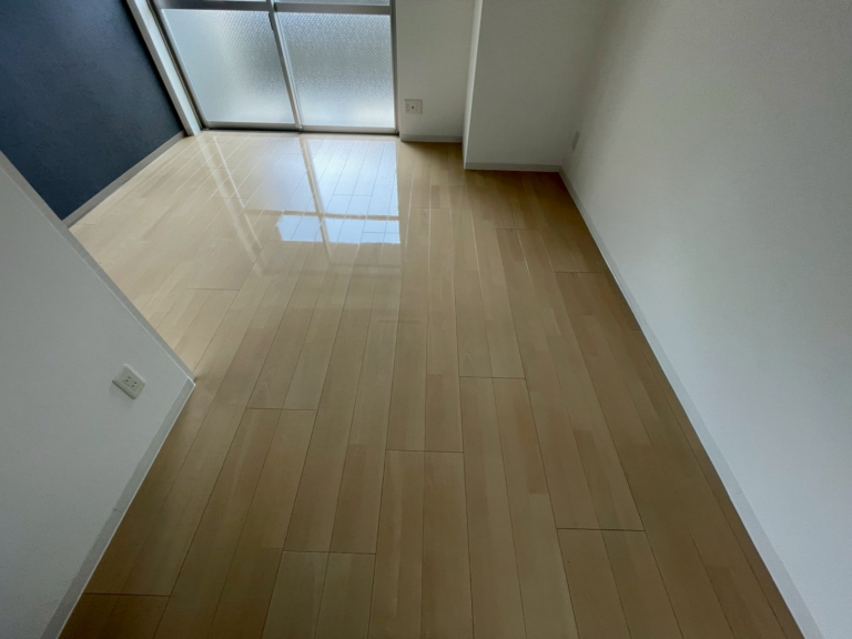 伊丹市中央の退去後マンション フローリング清掃後の様子