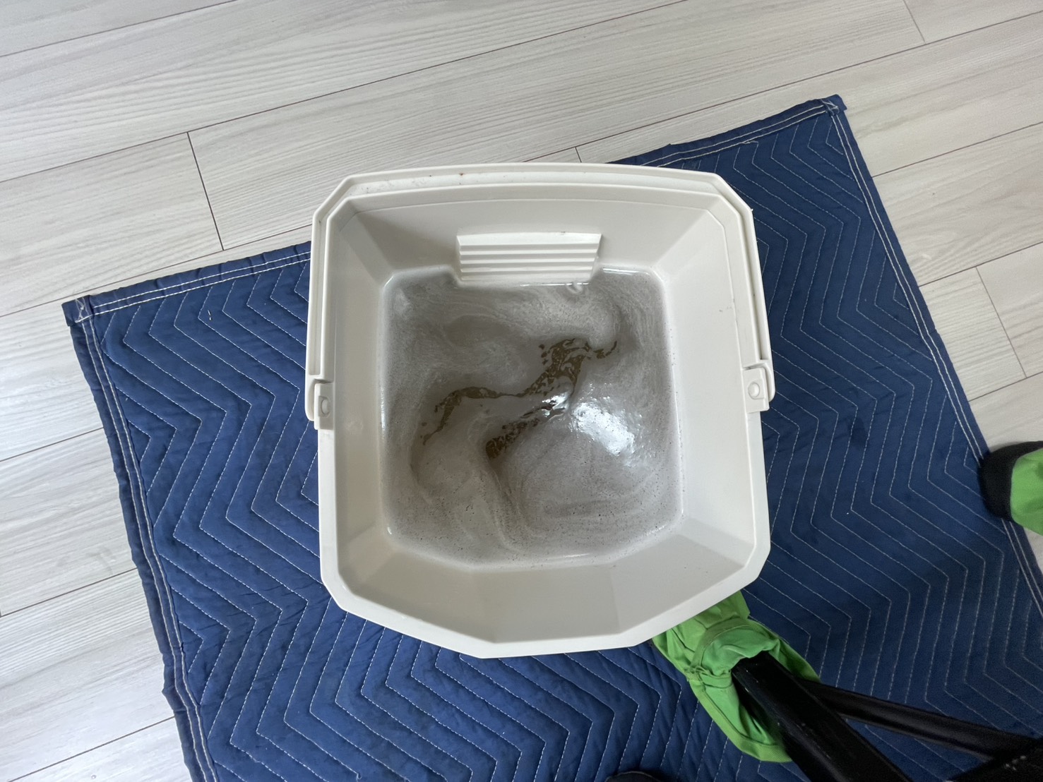 川西市大和西のエアコンクリーニング 洗浄後汚水