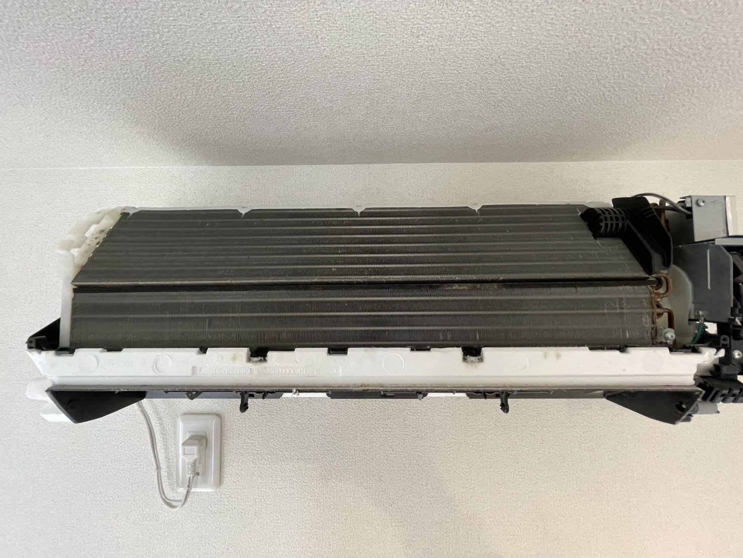 宝塚市伊孑志のエアコンクリーニング 熱交換器ビフォー 富士通ゼネラルAS-AH281L