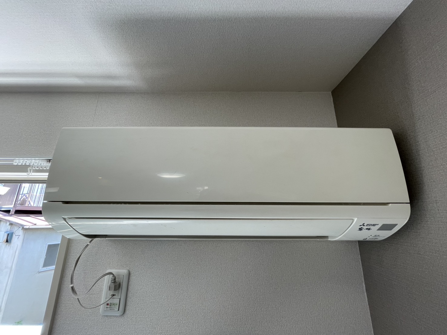宝塚市末広町のエアコンクリーニング 三菱MSZ-GV2819-Wのエアコン本体