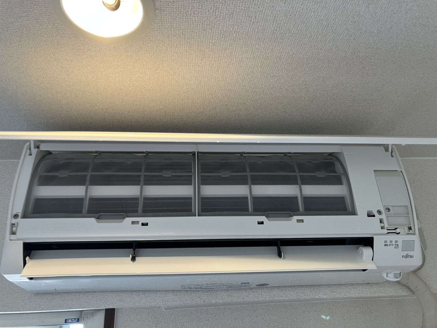 宝塚市山手台のエアコンクリーニング 富士通AS-J40D-Wのエアコン本体