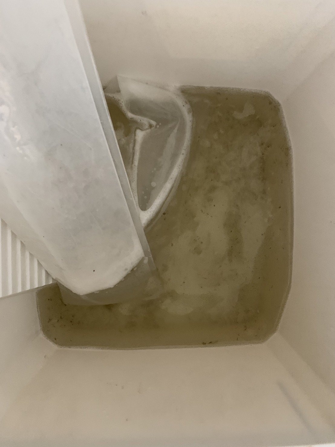 伊丹市西台のエアコンクリーニング 洗浄後汚水
