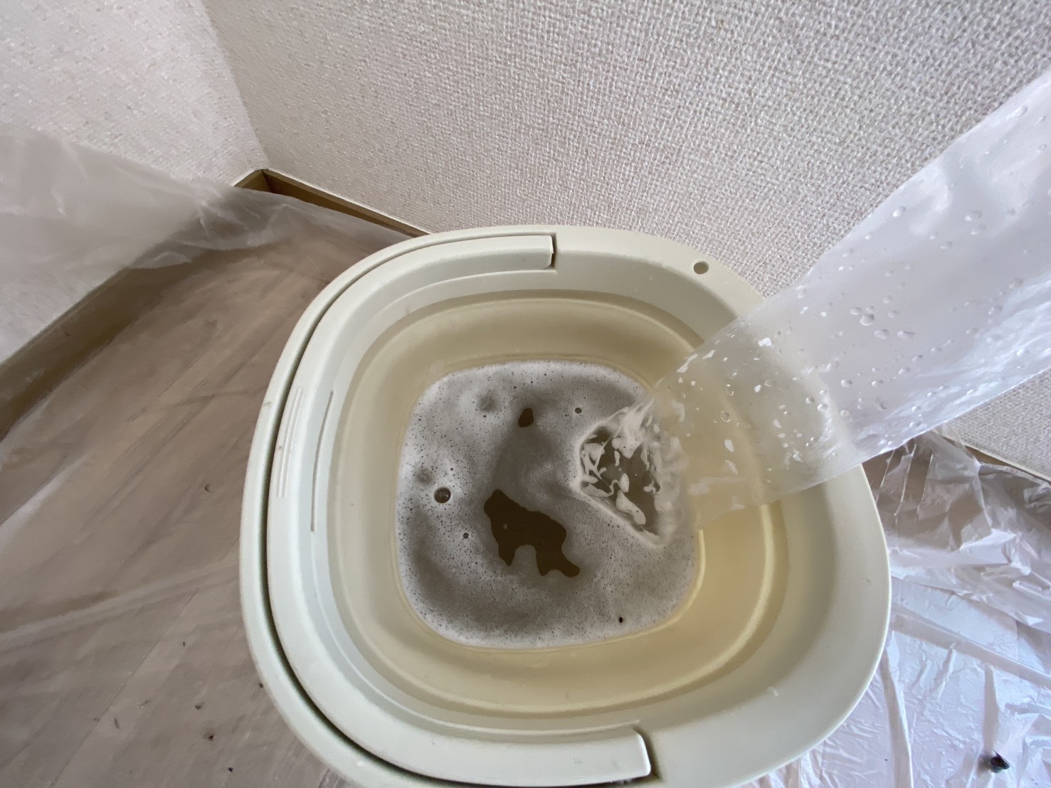 伊丹市瑞穂町のエアコンクリーニング 洗浄後の汚水