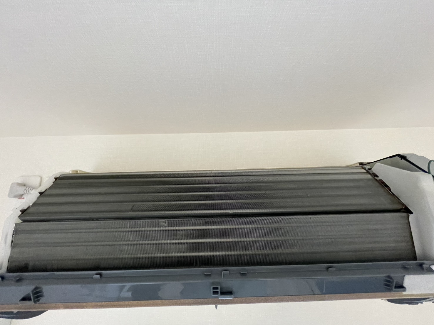 宝塚市中山寺のエアコンクリーニング 熱交換器ビフォー 三菱MSZ-GV4018S