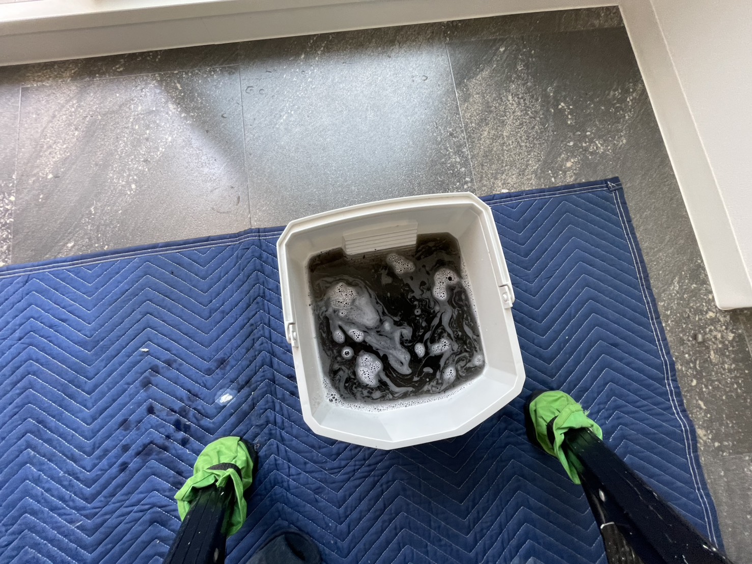 伊丹市瑞穂町のエアコンクリーニング 洗浄後の汚水