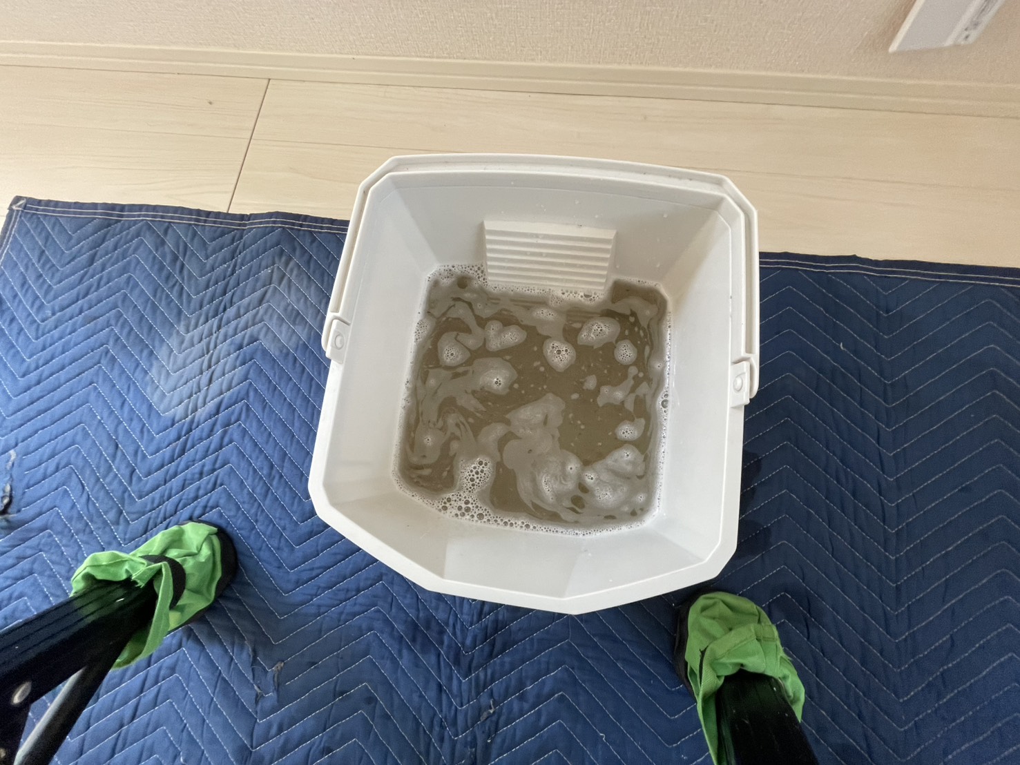 宝塚市逆瀬川のエアコンクリーニング 洗浄後の汚水