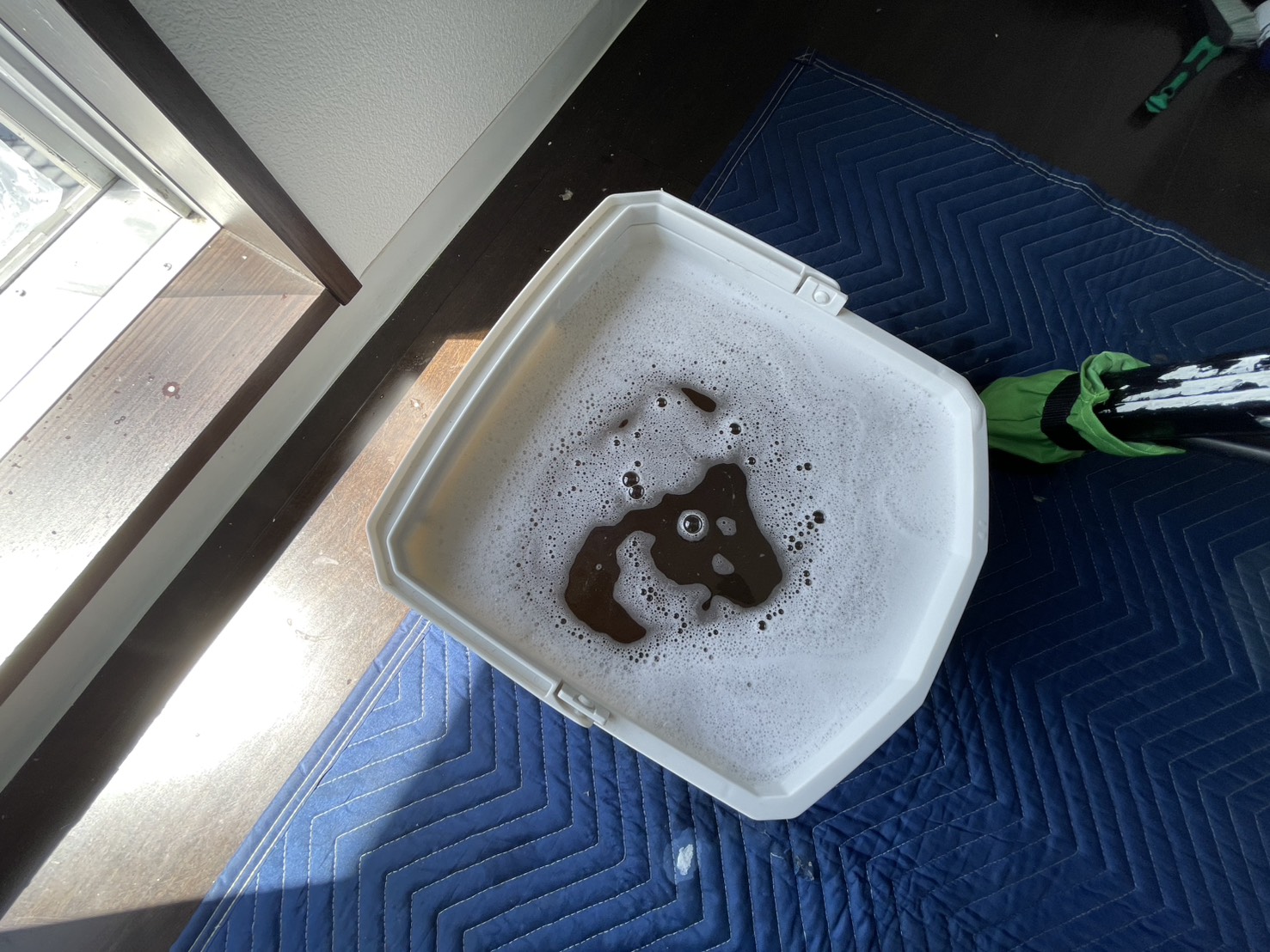 宝塚市仁川のエアコンクリーニング 洗浄後の汚水