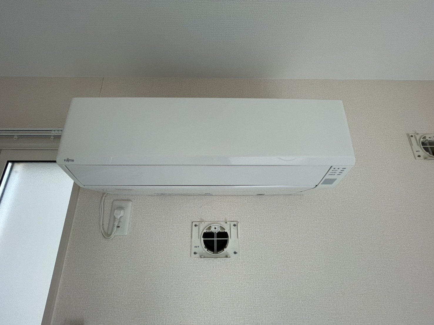 伊丹市稲野町のエアコンクリーニング 富士通ゼネラルAS-C28G-Wのエアコン本体