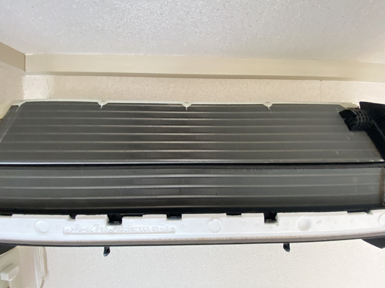 川西市南花屋敷のエアコンクリーニング 熱交換器ビフォー