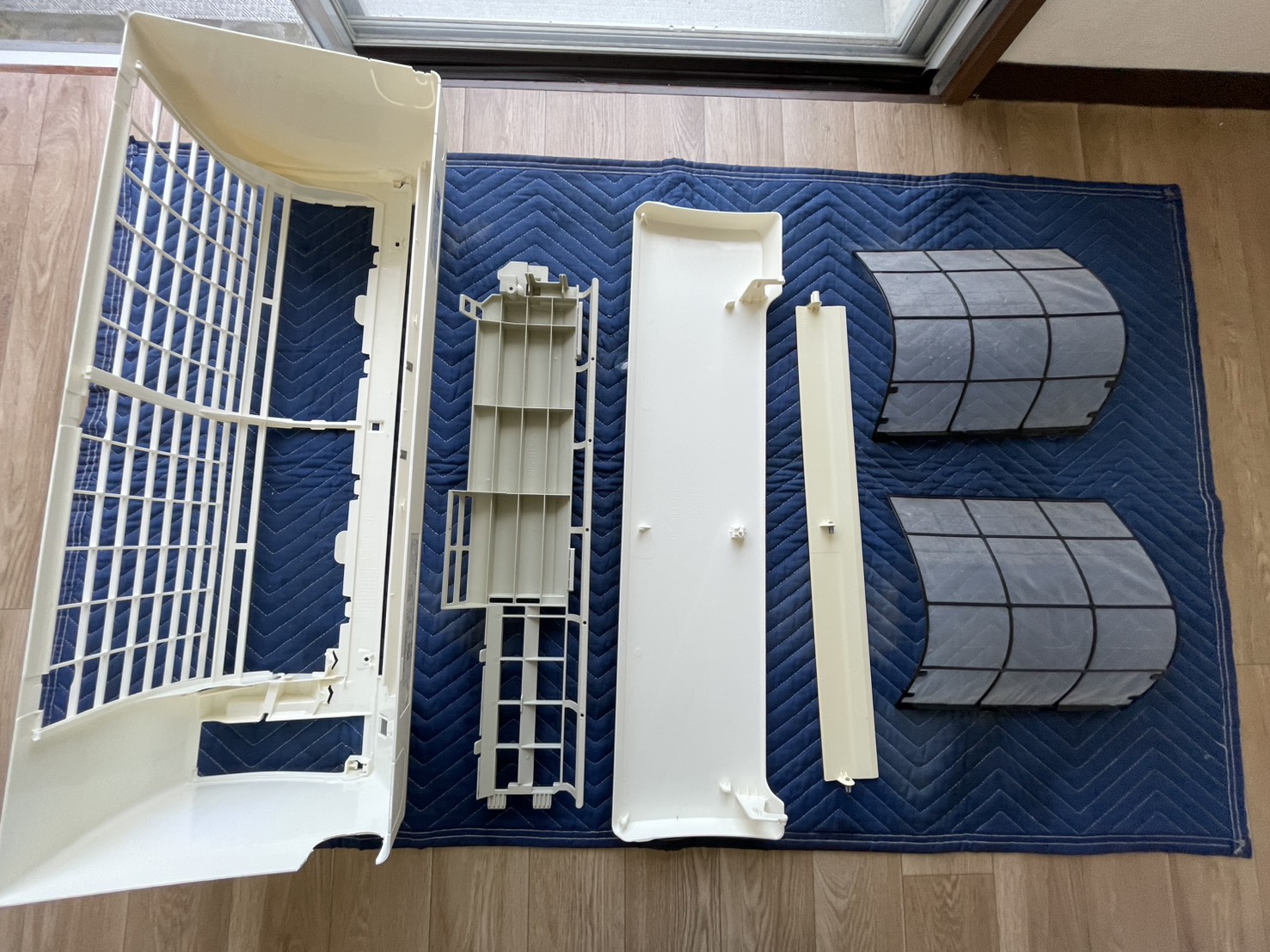 伊丹市御願塚のエアコンクリーニング 外装パーツビフォー ダイキン F22PTES-W