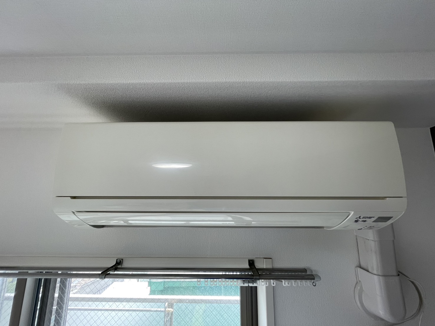 エアコンクリーニングを宝塚市仁川高台で実施した三菱 MSZ-GV2816-W のエアコン本体