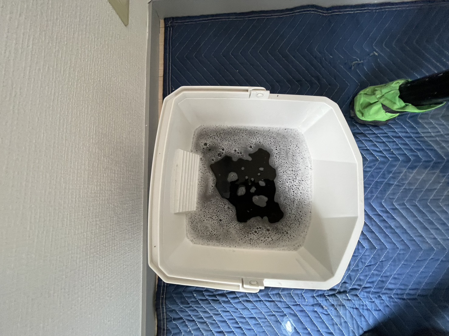 宝塚市口谷東のエアコンクリーニング 洗浄後汚水