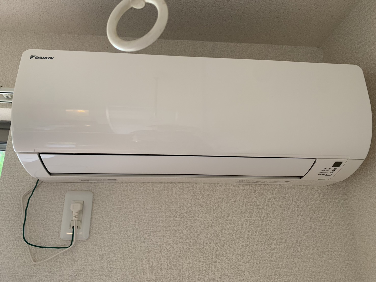 エアコンクリーニングを宝塚市宝塚南口で実施したダイキン F28WTES-W のエアコン本体