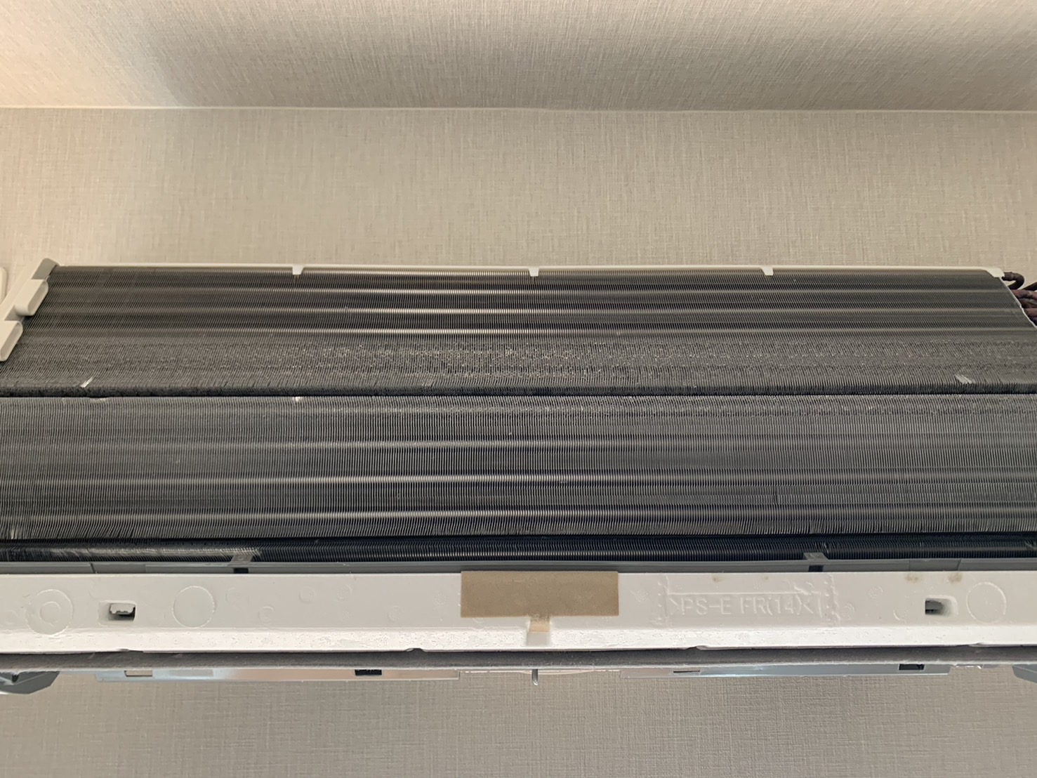 宝塚市売布のエアコンクリーニング 熱交換器ビフォー