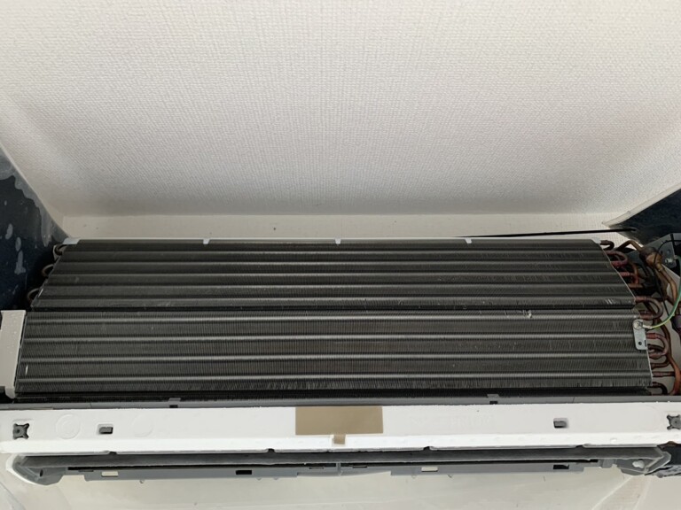 エアコンクリーニングを宝塚市山本で実施|風量が弱い壁掛けエアコンを分解洗浄