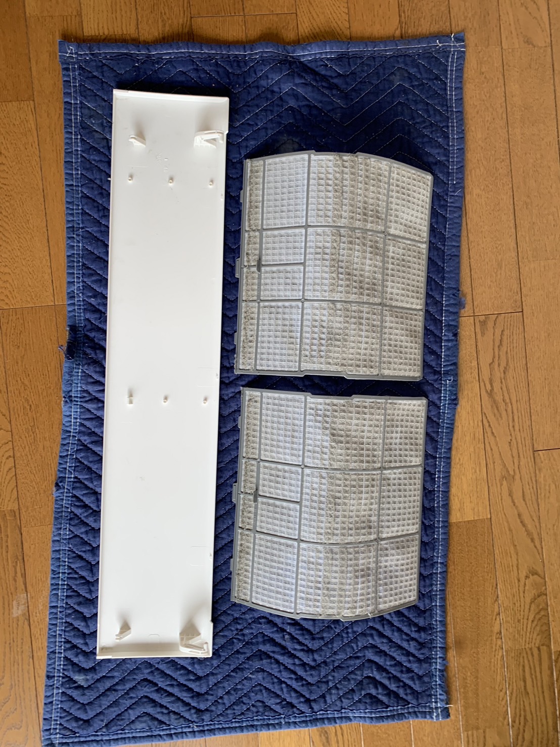 宝塚市逆瀬台のエアコンクリーニング 外装パーツビフォー 日立 RAS-AJ2825S
