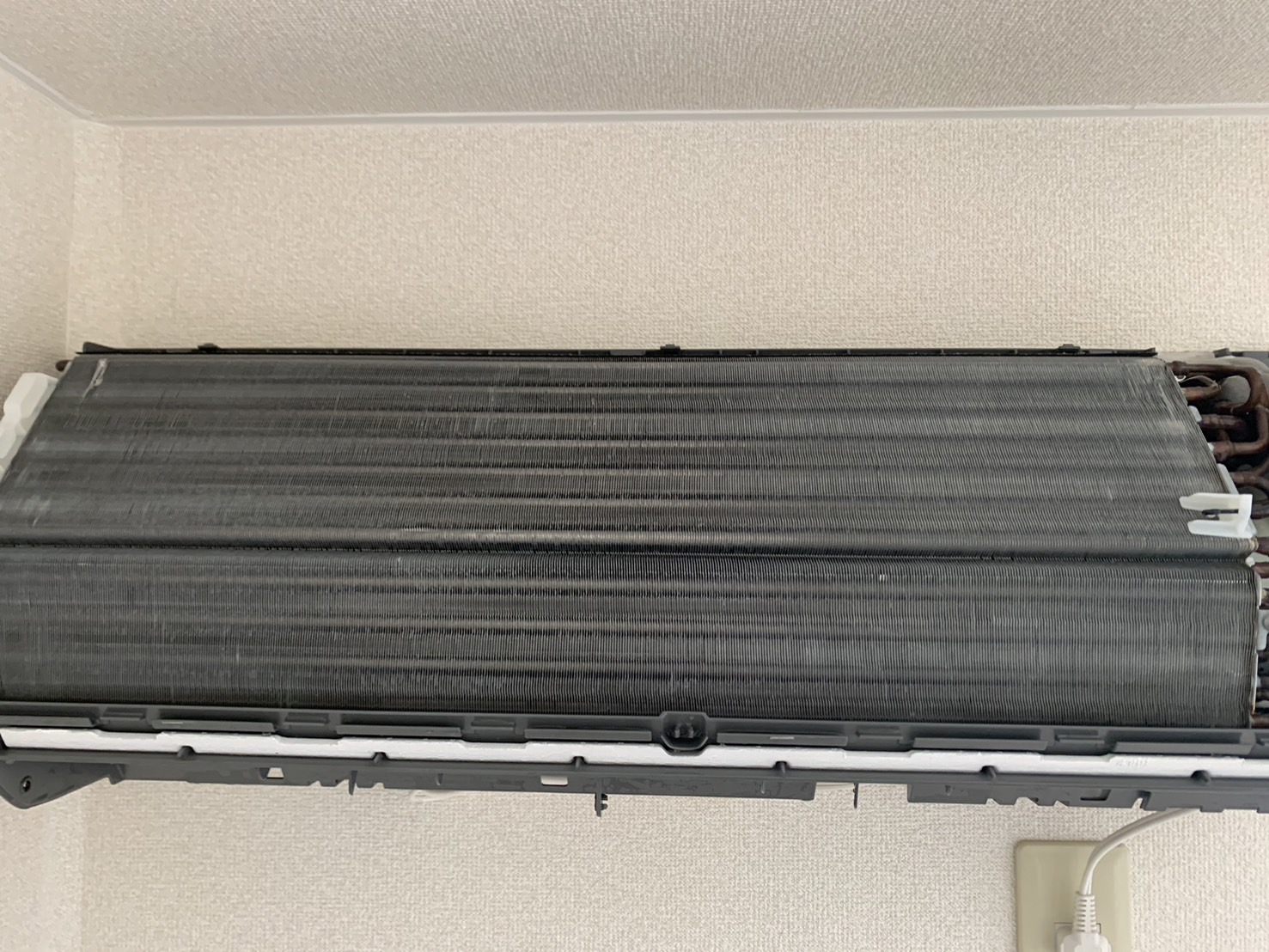 伊丹市大鹿のエアコンクリーニング 熱交換器アフター 日立 RAS-AJ25J