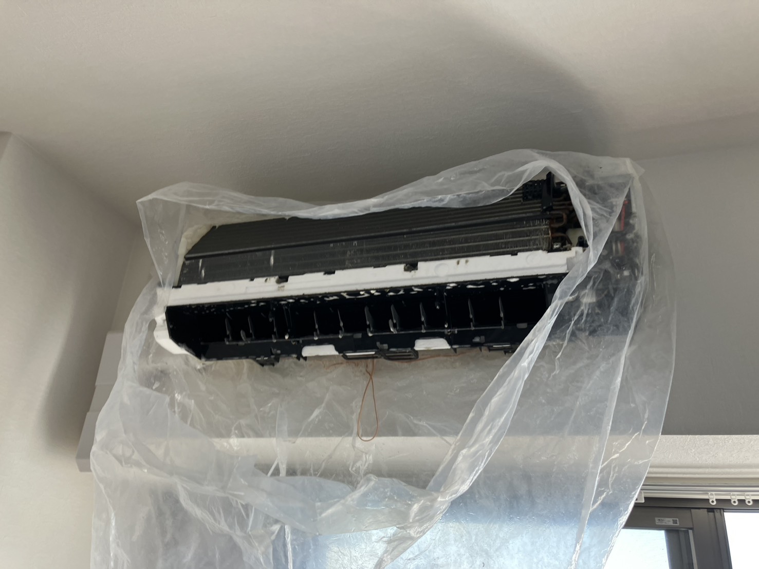 宝塚市御殿山のエアコンクリーニング 洗浄の様子 富士通ゼネラル AS-AH221L