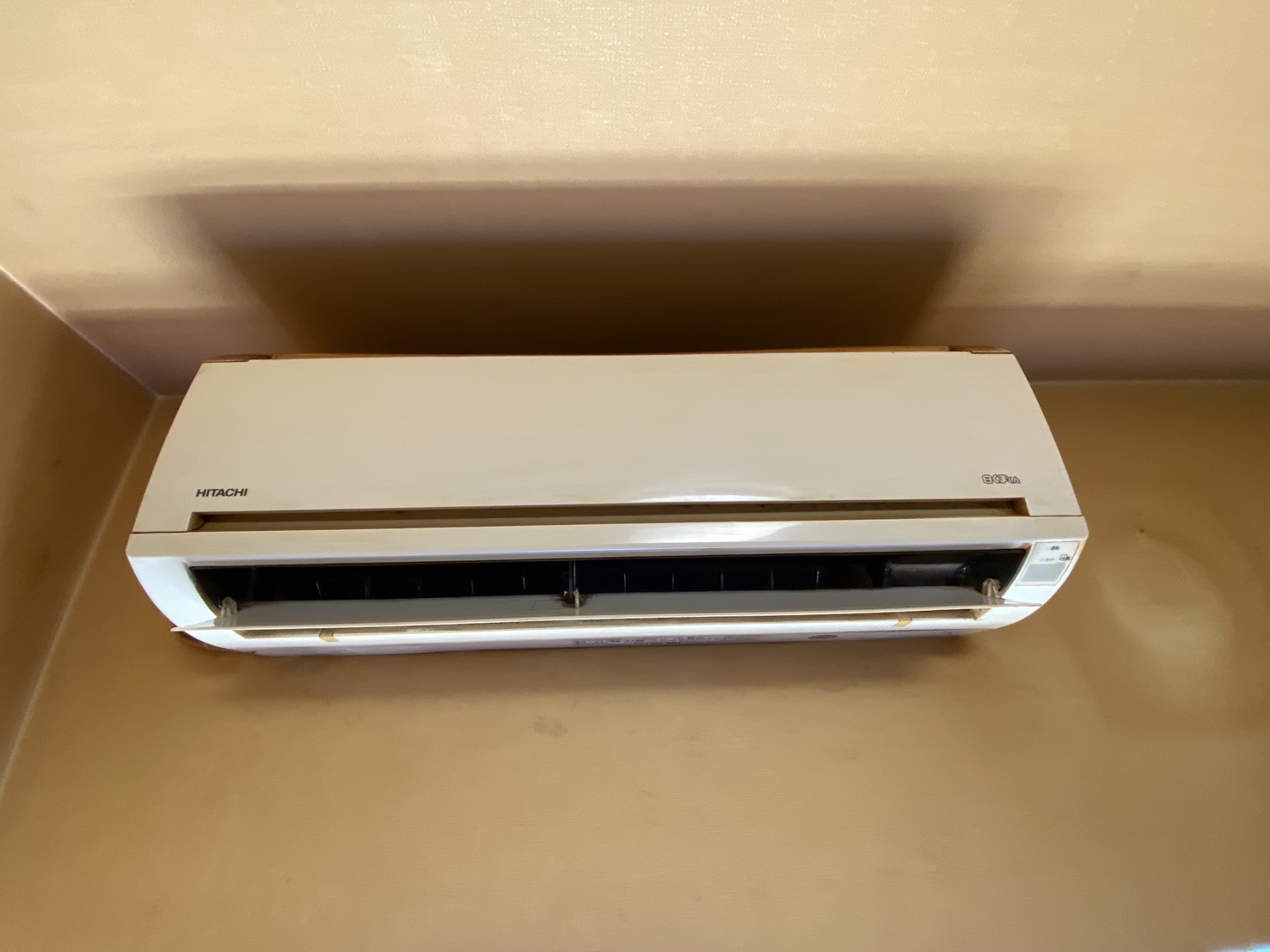 エアコンクリーニングを宝塚市山本南で実施した日立 AS-AJ25F のエアコン本体