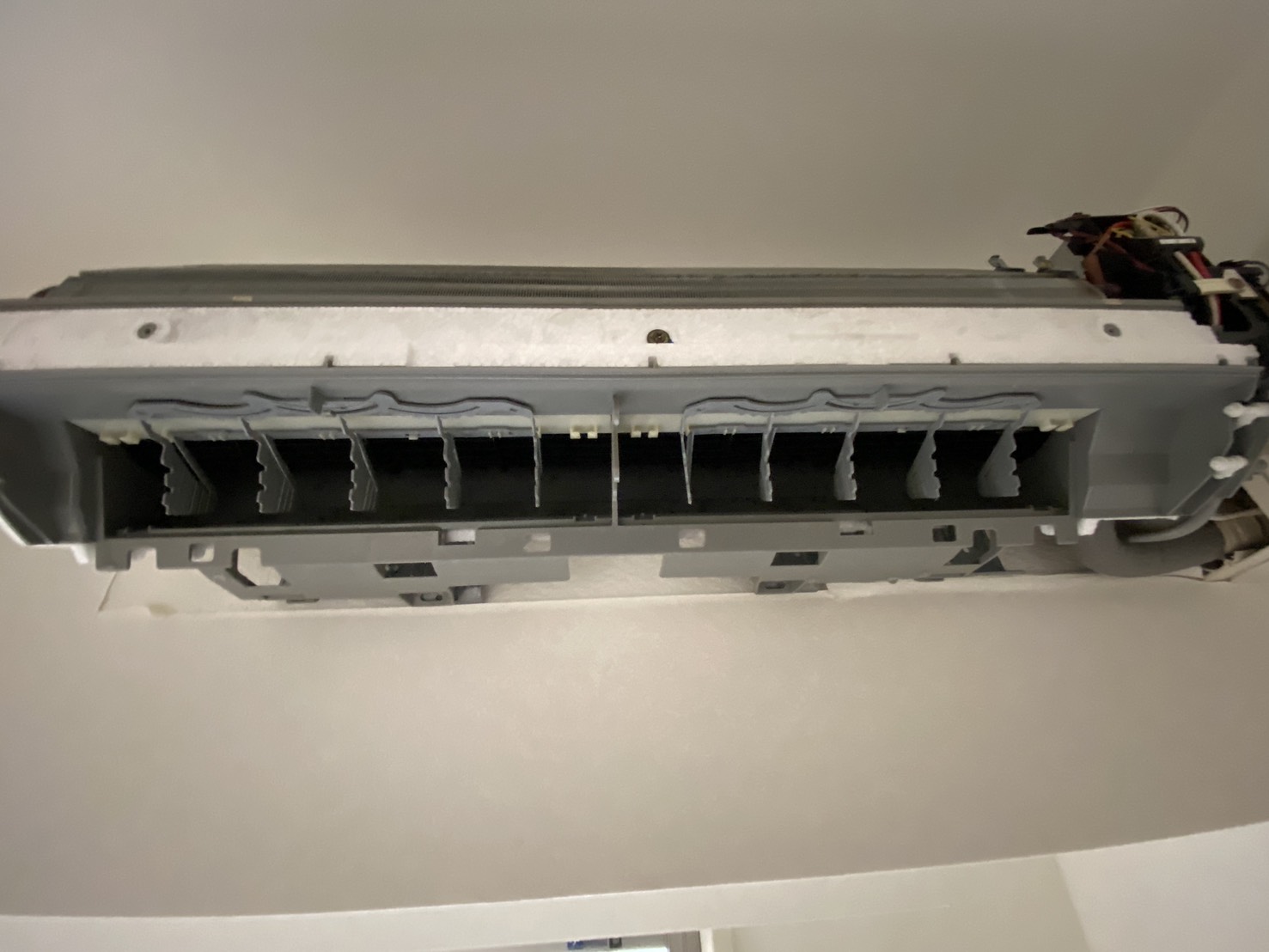 宝塚市旭町のエアコンクリーニング 吹き出し口アフター ダイキン工業 F220TES-W