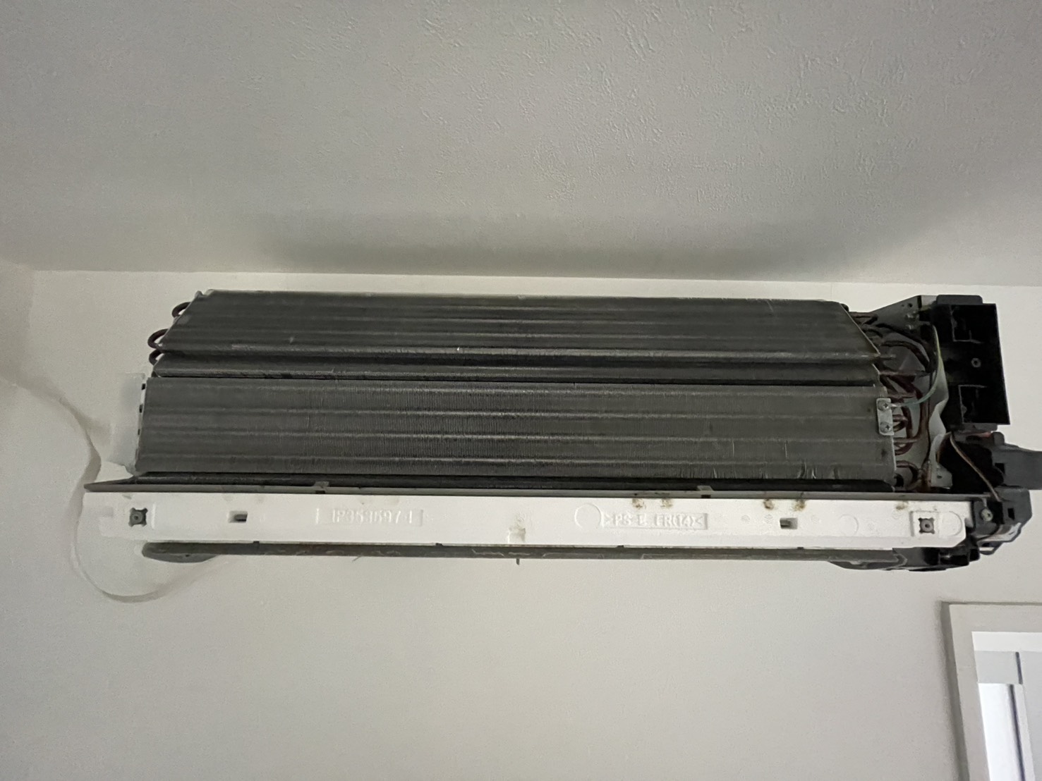 伊丹市荒牧のエアコンクリーニング 熱交換器ビフォー ダイキン F56XTEP-W
