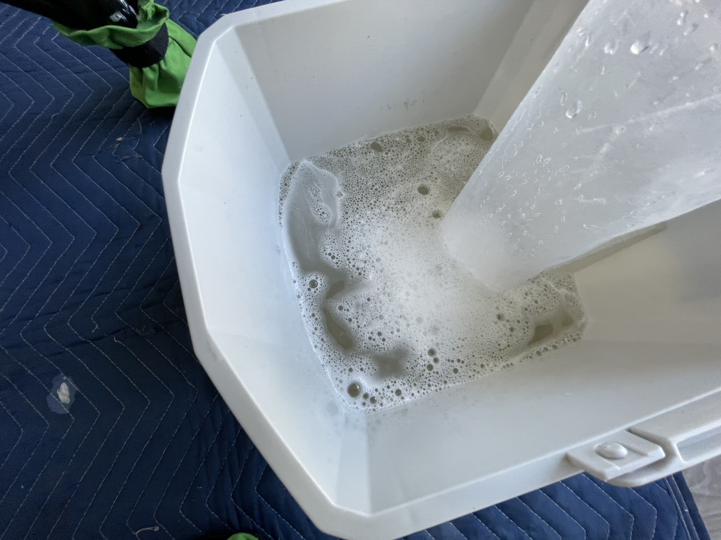 宝塚市すみれガ丘のエアコンクリーニング 洗浄後の汚水