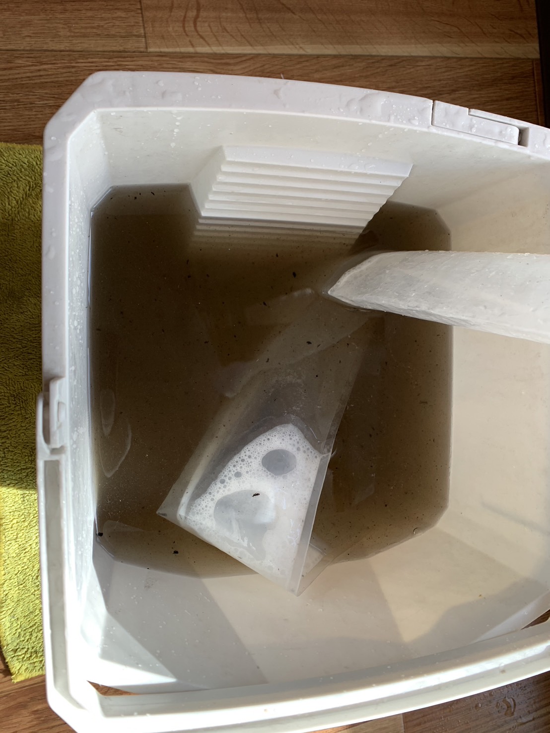 宝塚市清荒神のエアコンクリーニング 洗浄後の汚水