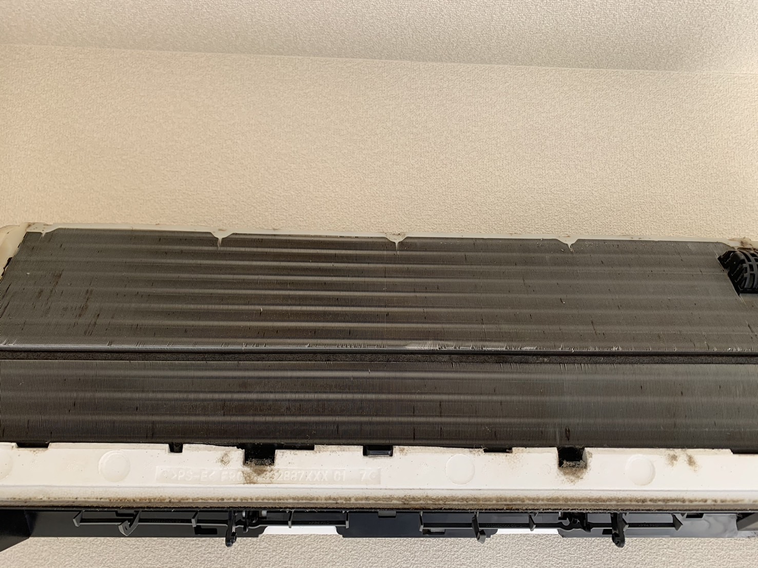 川西市加茂のエアコンクリーニング 熱交換器ビフォー 富士通ゼネラル AS-A367H