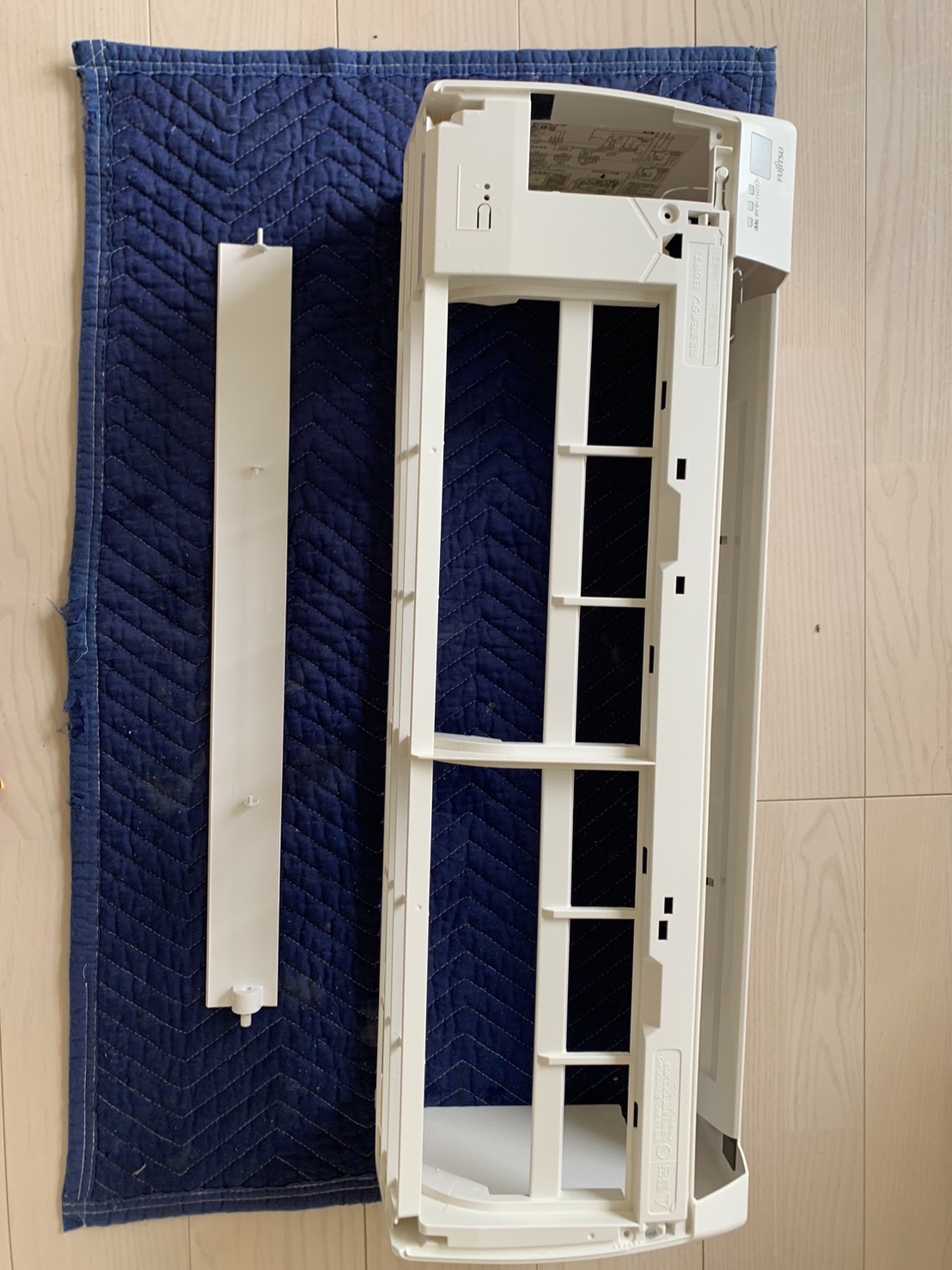 川西市加茂のエアコンクリーニング 本体フレームなど外装パーツのアフター 富士通ゼネラル AS-A367H