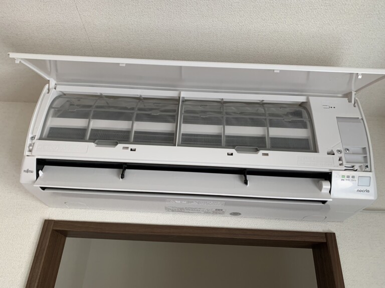 宝塚市でエアコンクリーニング|光明町の壁掛けエアコンに付き始めたホコリをリセット