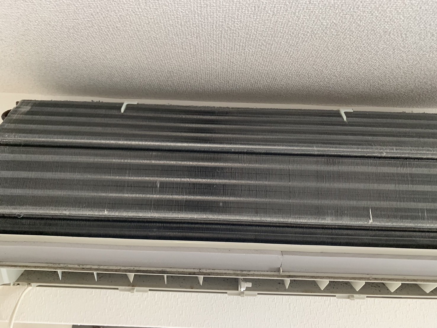 川西市萩原のエアコンクリーニング 熱交換器ビフォー パナソニック CS-253CF-W
