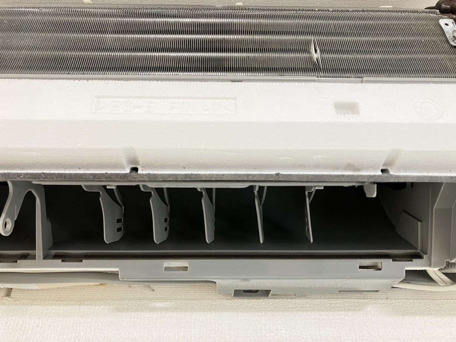 宝塚市川面のエアコンクリーニング 吹き出し口アフター別角度 ダイキン F36UTES-W